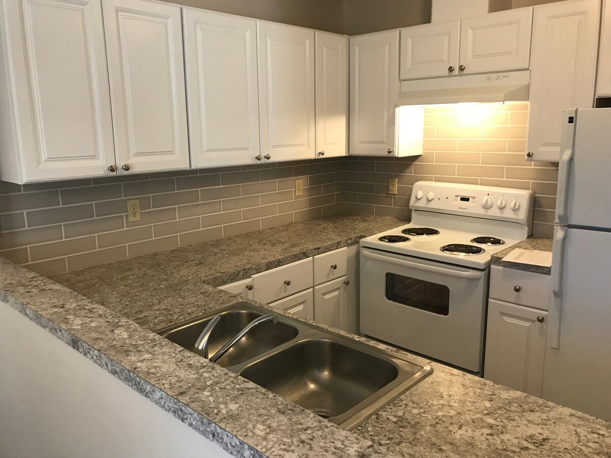 Borst Park Apartments - Borst Park Apartments