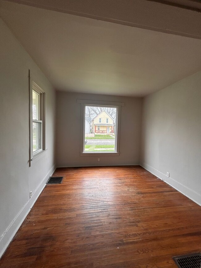 Photo - 1320 E Woodbine Pl