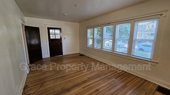 Photo - 842 Jackson St