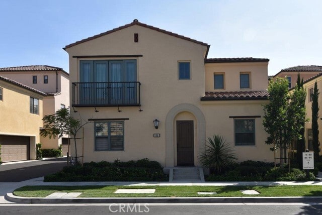 Photo - 84 Painted Trellis