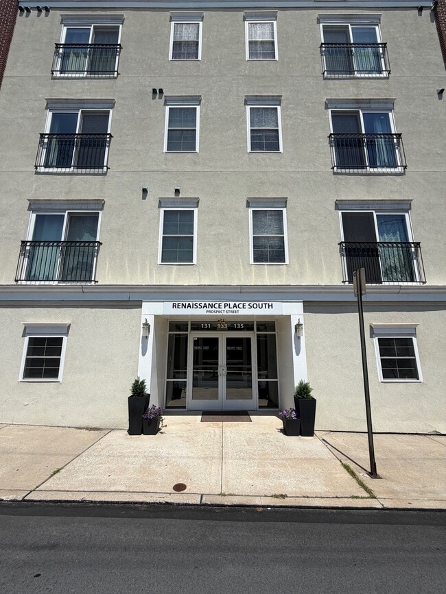 Building Photo - 135 Prospect St