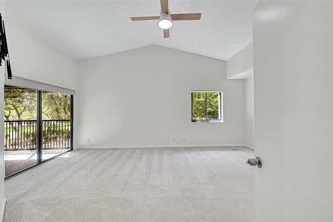 Photo - 1002 NW 105th Way