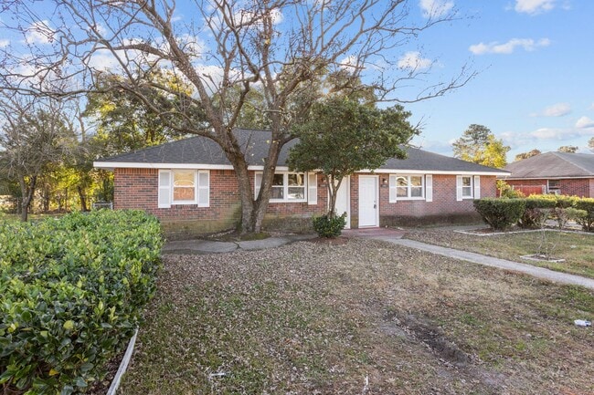 Building Photo - 2000 Flower Ln Unit 2000 flower ln