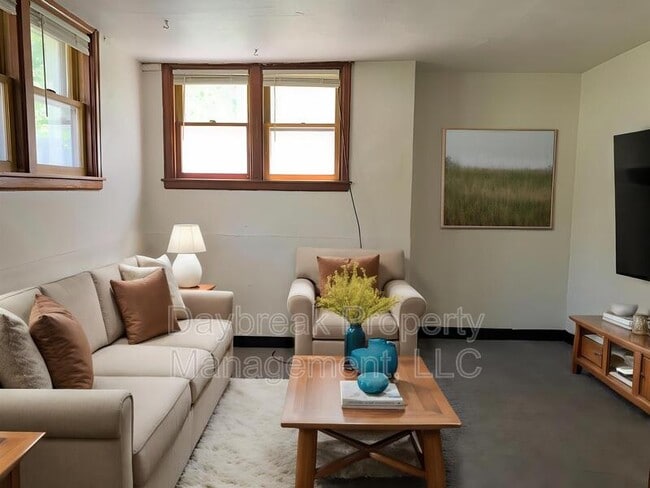 Building Photo - 709 4th St S Rental