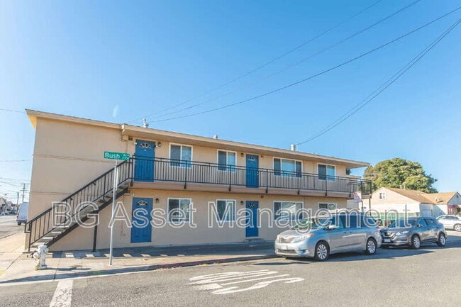 Building Photo - 1529 23rd St Unit B Rental
