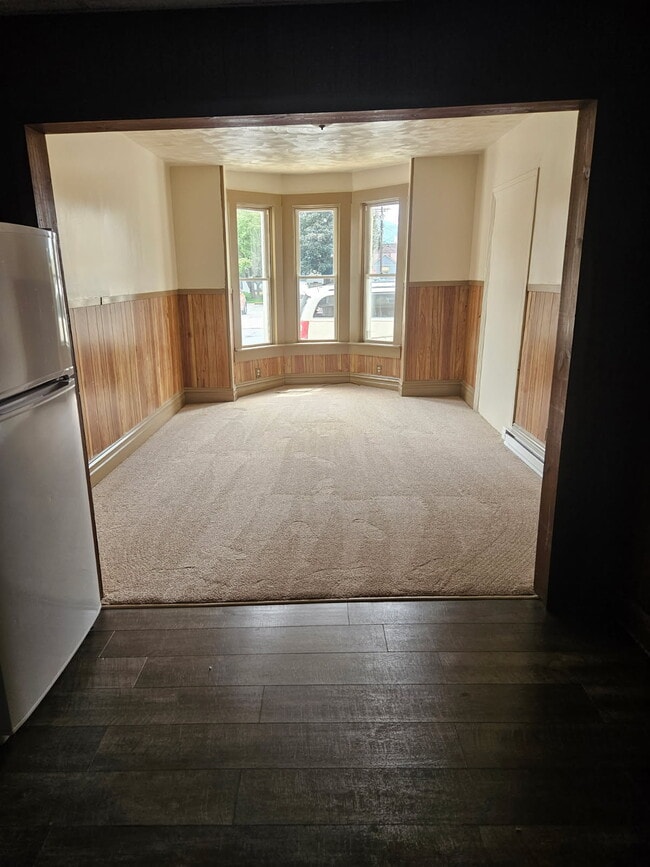 Building Photo - 14 W 12th St Unit Apt 1