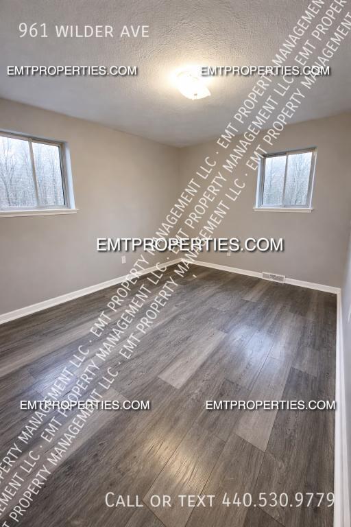 Photo - 961 Wilder Ave