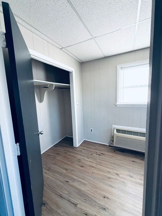 Photo - Modern 1 Bed, 1 Bath in Johnson City — All Utilities Included, Pet Friendly! Unit 206 E Watauga - 2