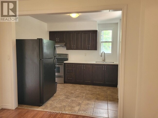 Photo - 44 Bartonville Ave W