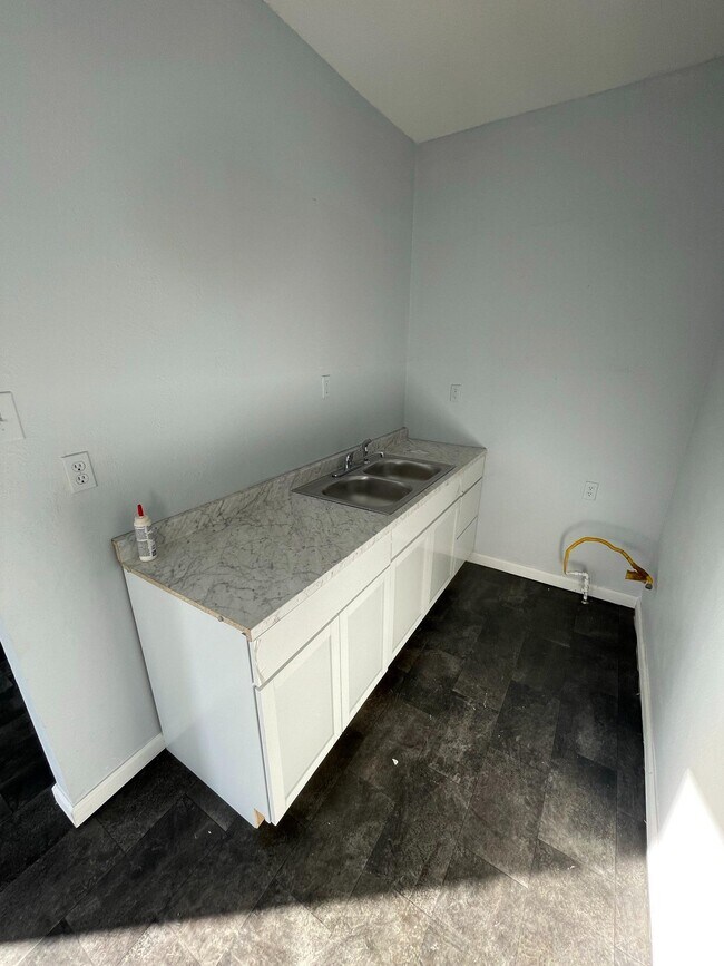 Photo - 1713 W Oak St