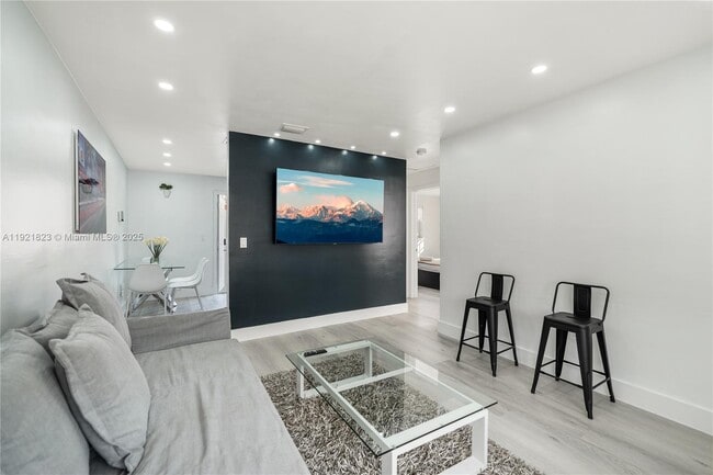 Building Photo - 4421 NW 9th St Unit 4421