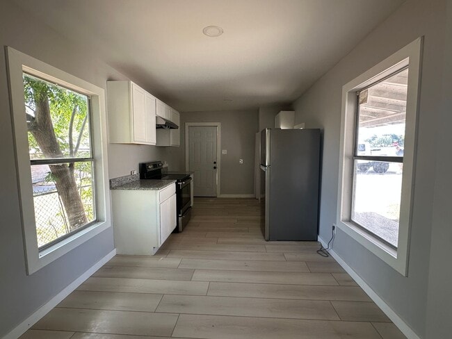 Building Photo - Ready for move in Rental