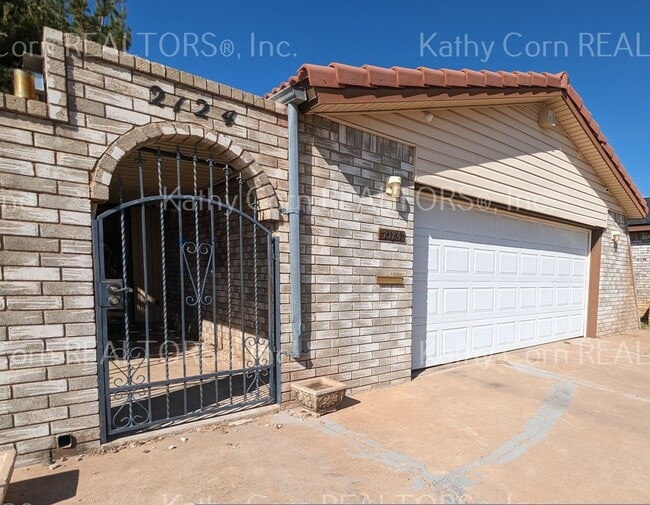 Building Photo - Two Bedroom Home