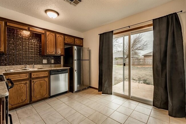 722 W Perry Dr