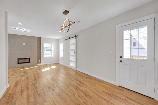 Photo - 1427 Lorenzo Dr SW