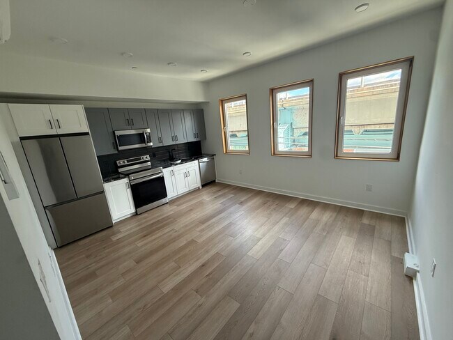 Building Photo - 1308-10 N. Front Unit 3