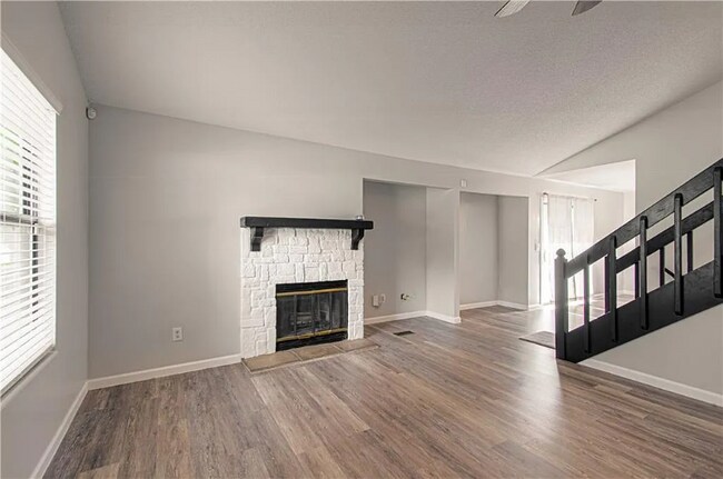 Photo - 9009 E 85th Terrace