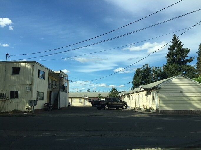 Photo - Carlton Way Apartments