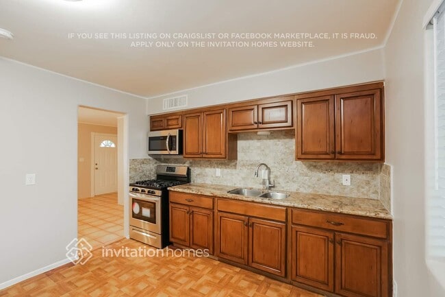 Photo - 223 W Gary Way