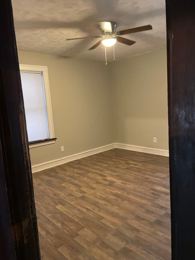 Photo - 4870 E Lee Ave