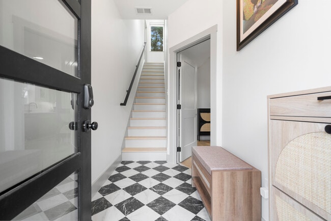 Photo - 530 Continental Dr