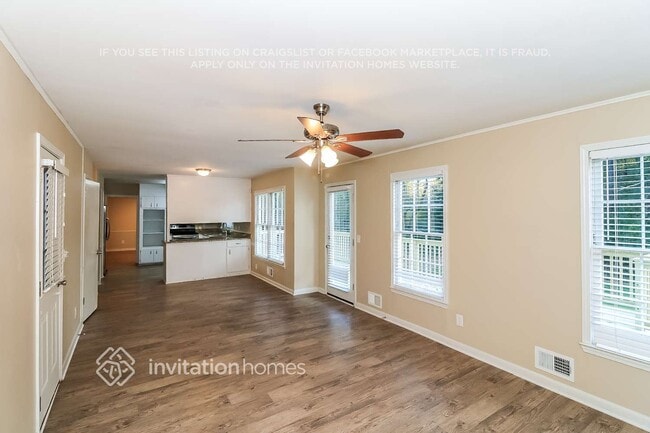 Photo - 2550 Raintree Way NE