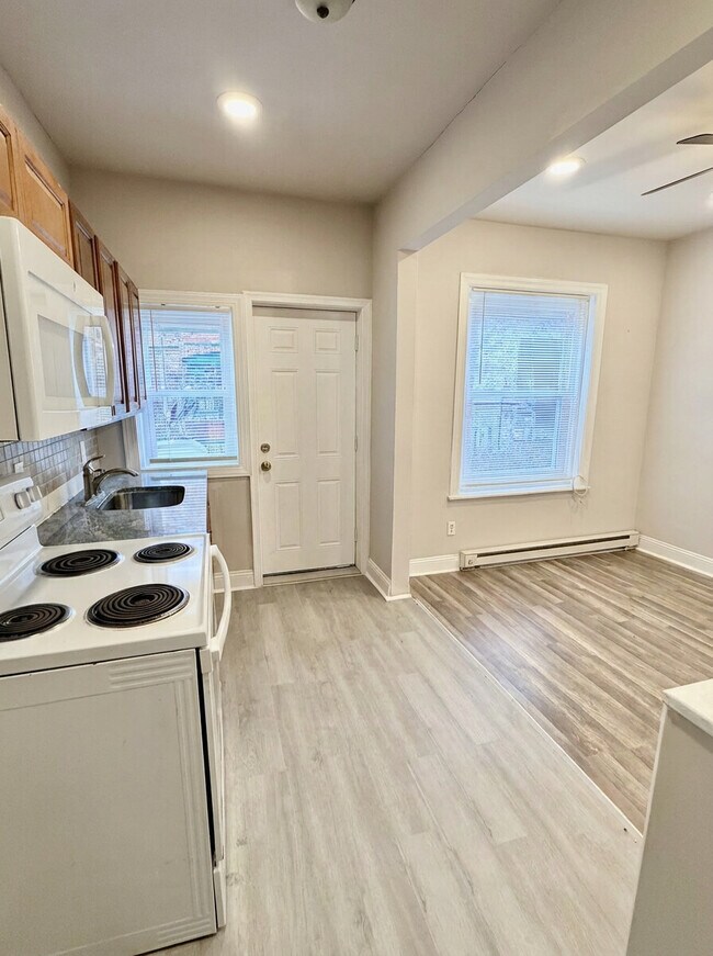 Photo - 5917 Irving St