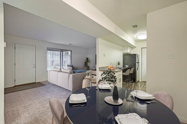 1 Bdrm Garden - Dining Room