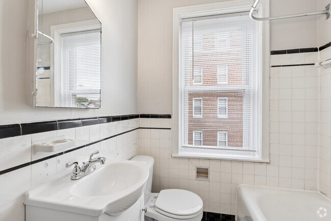 1BR, 1BA - 550SF - Bathroom
