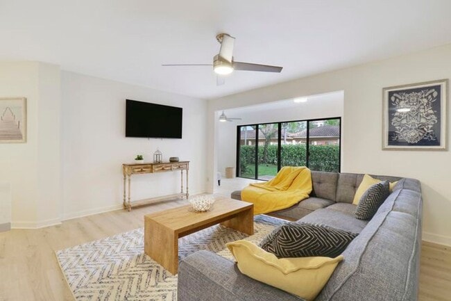 Photo - 1107 Duncan Cir