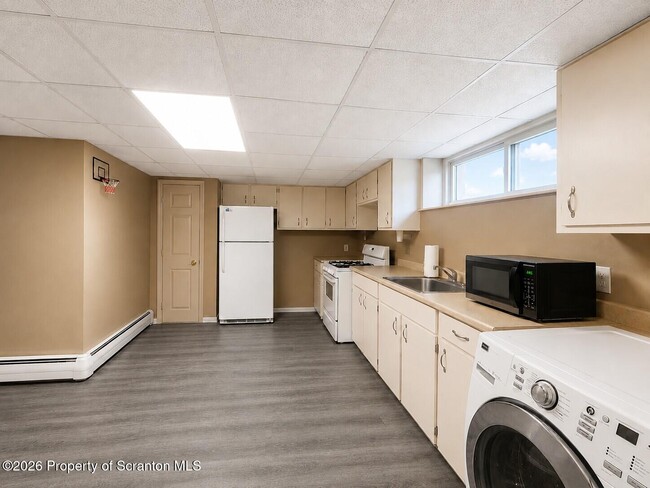 Photo - 2125 Ash St