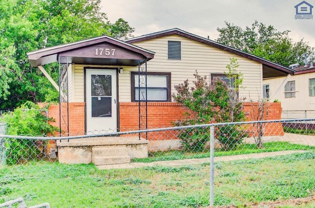 Photo - 1757 SW 13th St