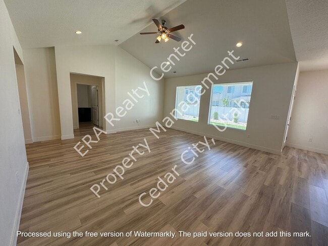 4453 W 275 N