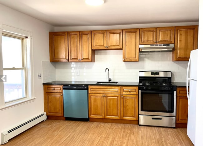 Building Photo - 17 Princeton St Unit 3 Rental
