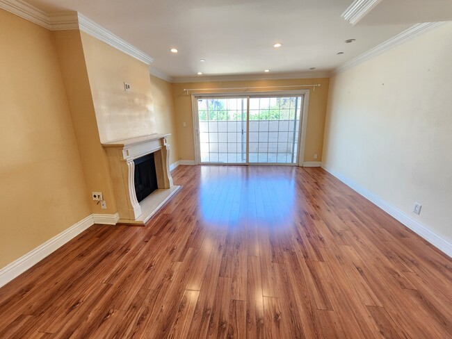 Building Photo - 620 W Doran St Unit 7