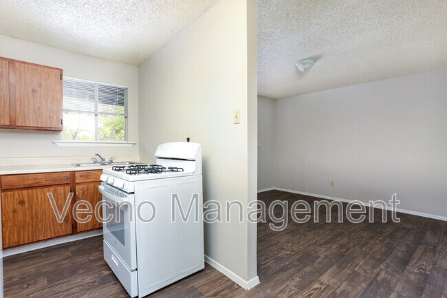 Photo - 102 E Cheryl Dr Unidad 6