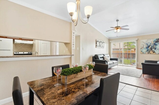 Photo - 12707 Bellaire Blvd Unidad 921