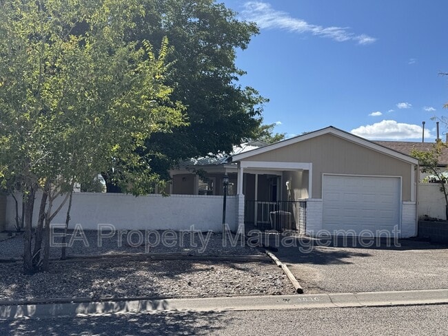 Building Photo - 4830 Aquamarine Dr NE