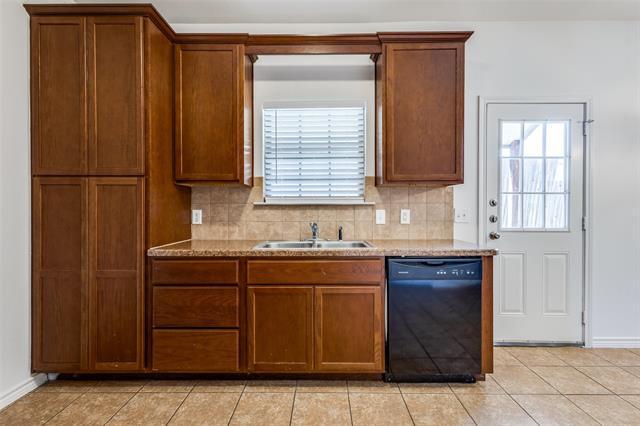 Photo - 1001 E College St