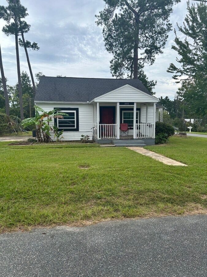 Photo - 600 Satsuma Rd House