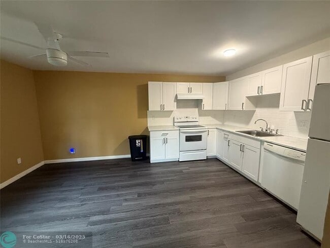 Photo - 115 San Remo Blvd