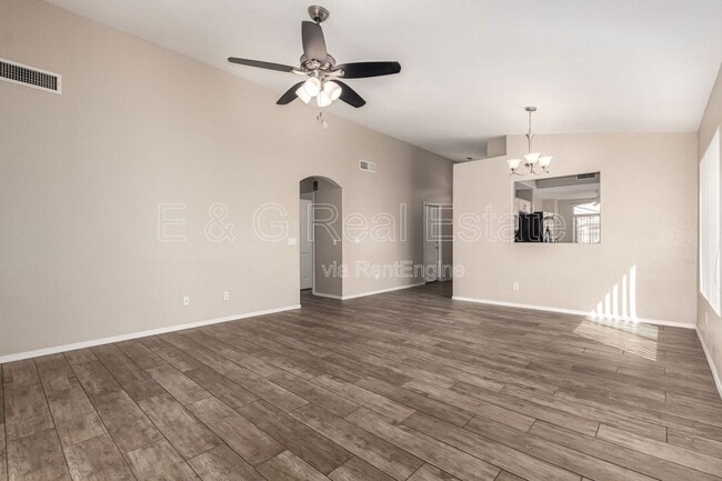 Photo - 1522 S Dove St