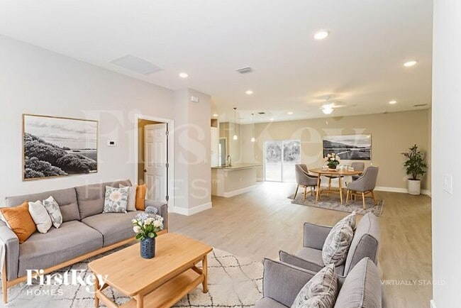 Photo - 3021 Tropical Cir SE Casa