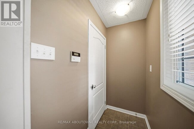 Photo - 902 Gazley Cir