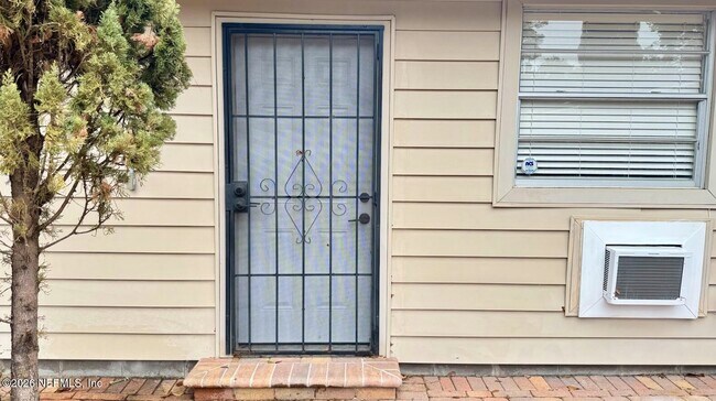 Photo - 5557 Floral Ave