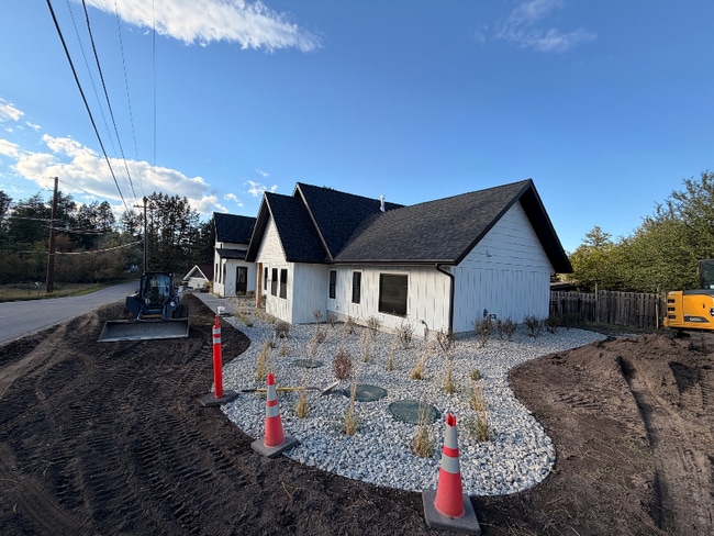 Building Photo - 1120 Holt Dr