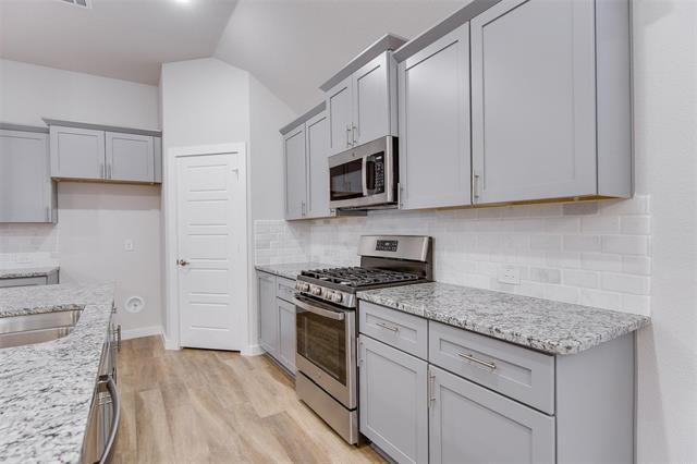 1716 Everitt Trail