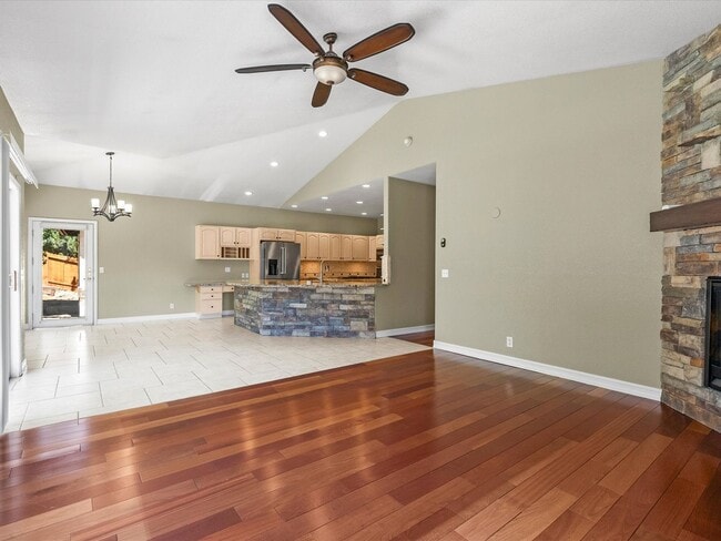 Photo - Fieldcreek Gem