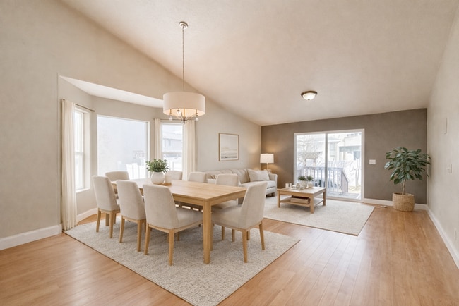 Photo - 5 bed 3 bath home in quiet neighborhood!