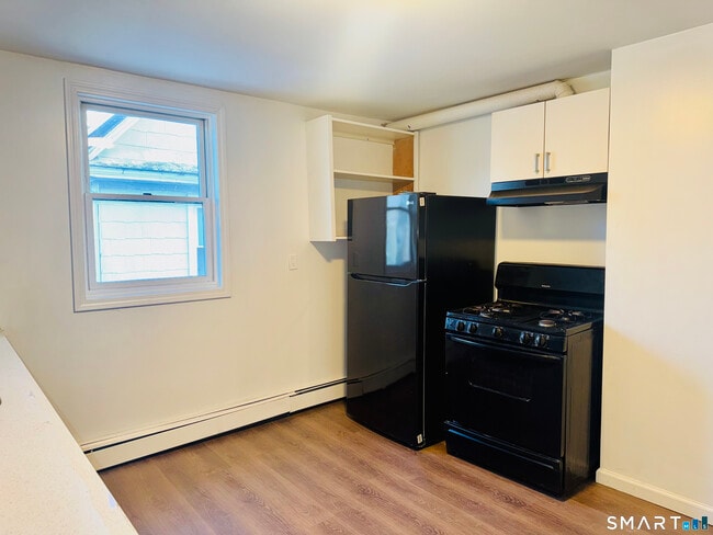 Photo - 470 Wood Ave